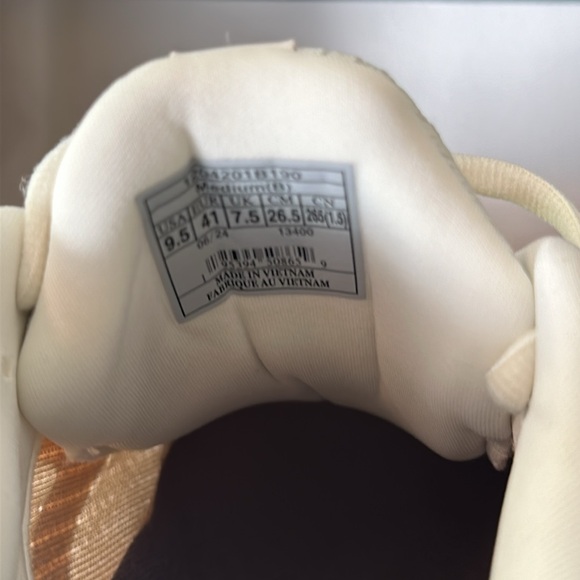 Brooks Ghost Max 2 Gym Shoes - Picture 9 of 11